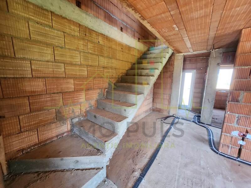 Timis  Duplex in Mosnita noua. Pozitie foarte buna. Se pot face 3 dormitoare
