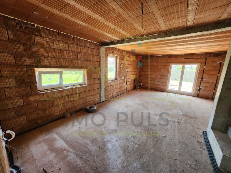 Timis  Duplex in Mosnita noua. Pozitie foarte buna. Se pot face 3 dormitoare