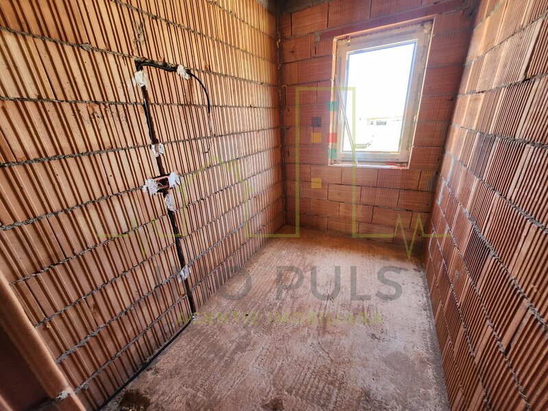 Timis  Duplex in Mosnita noua. Pozitie foarte buna. Se pot face 3 dormitoare